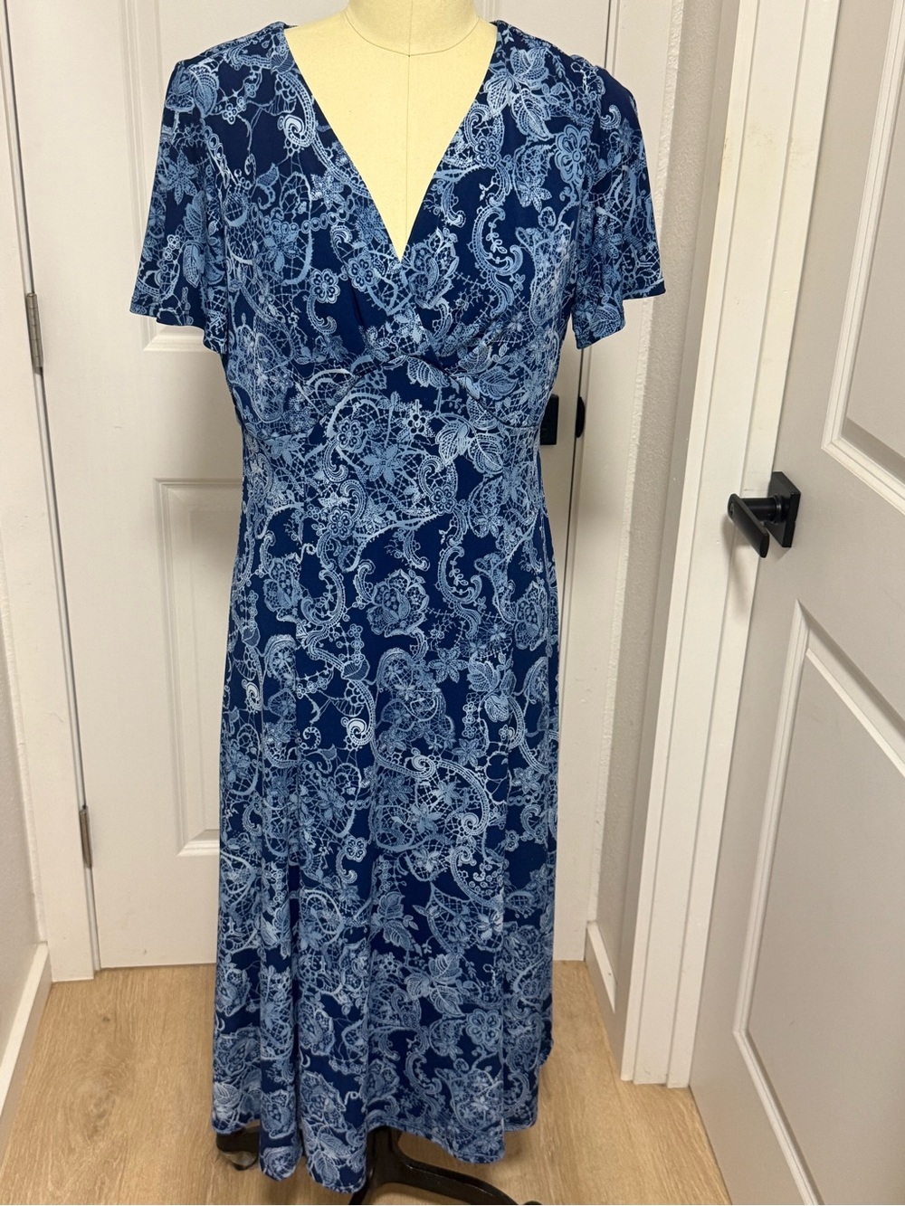 Medium Navy/White Floral Dress - Great Condition - Picture 1 of 9